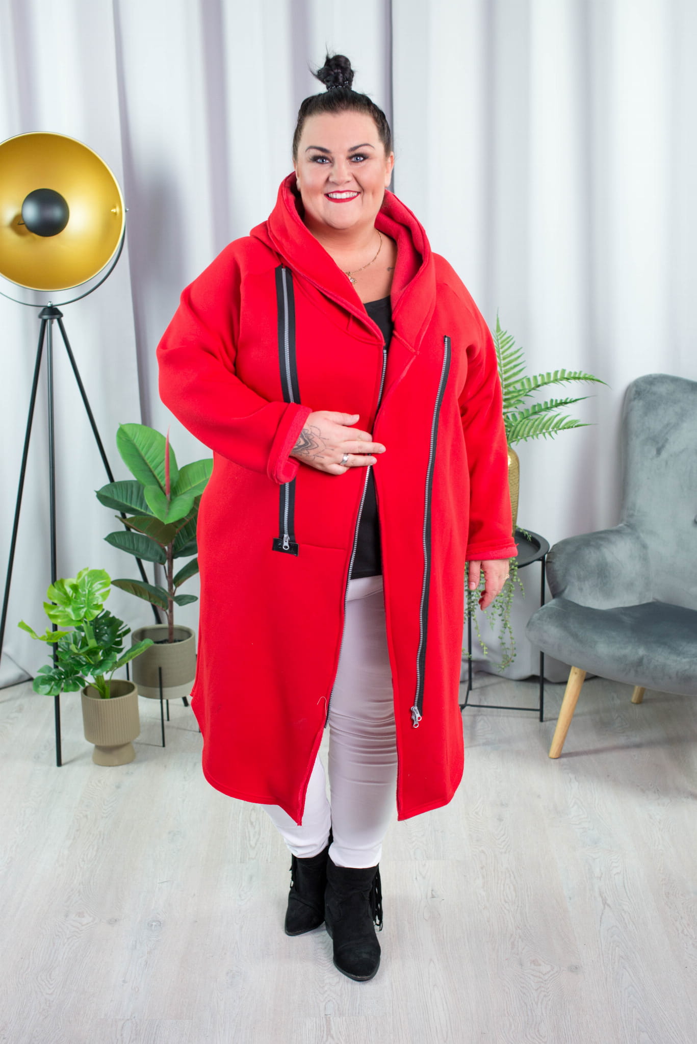 czerwony płaszczyk dresowy