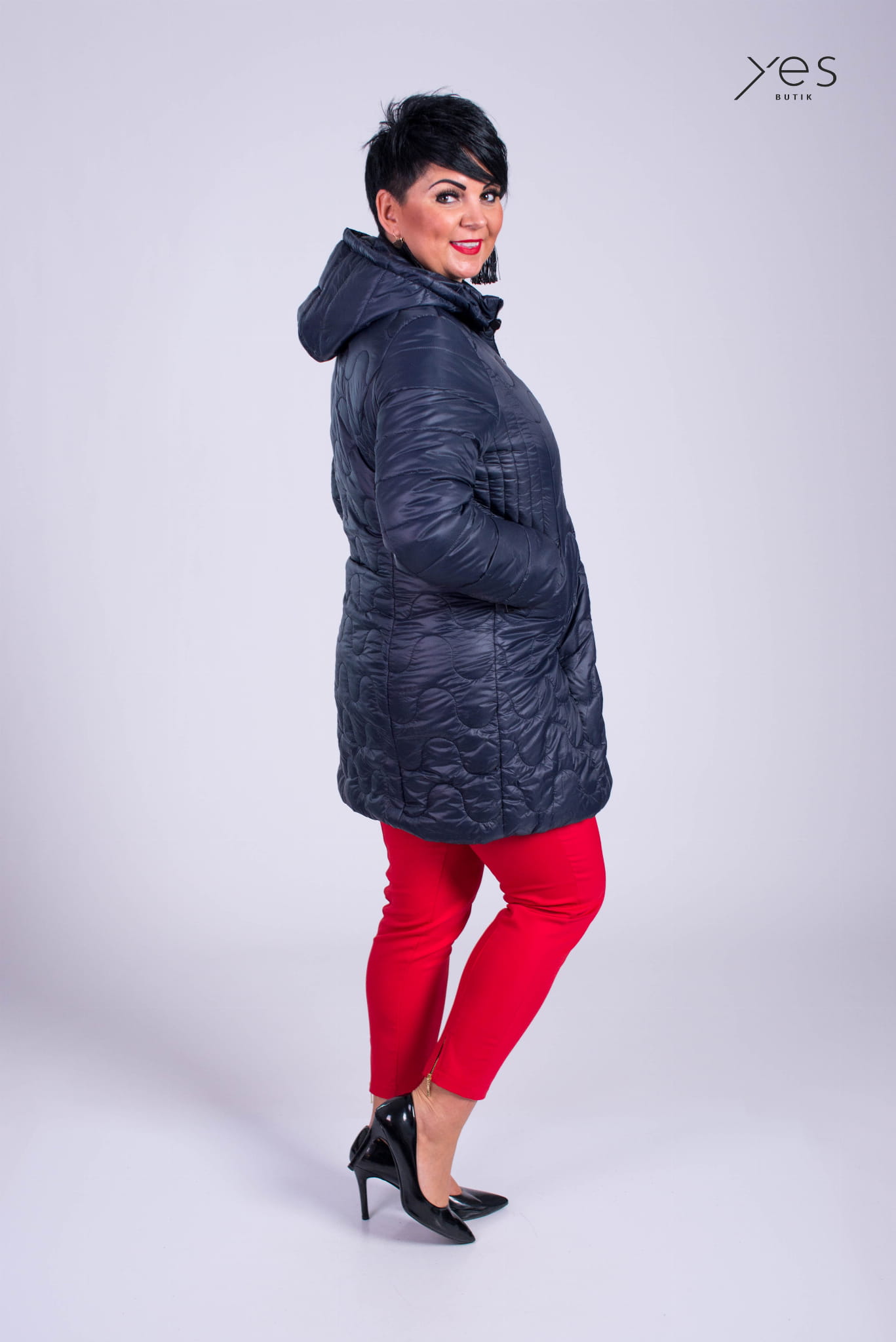 granatowy płaszczyk