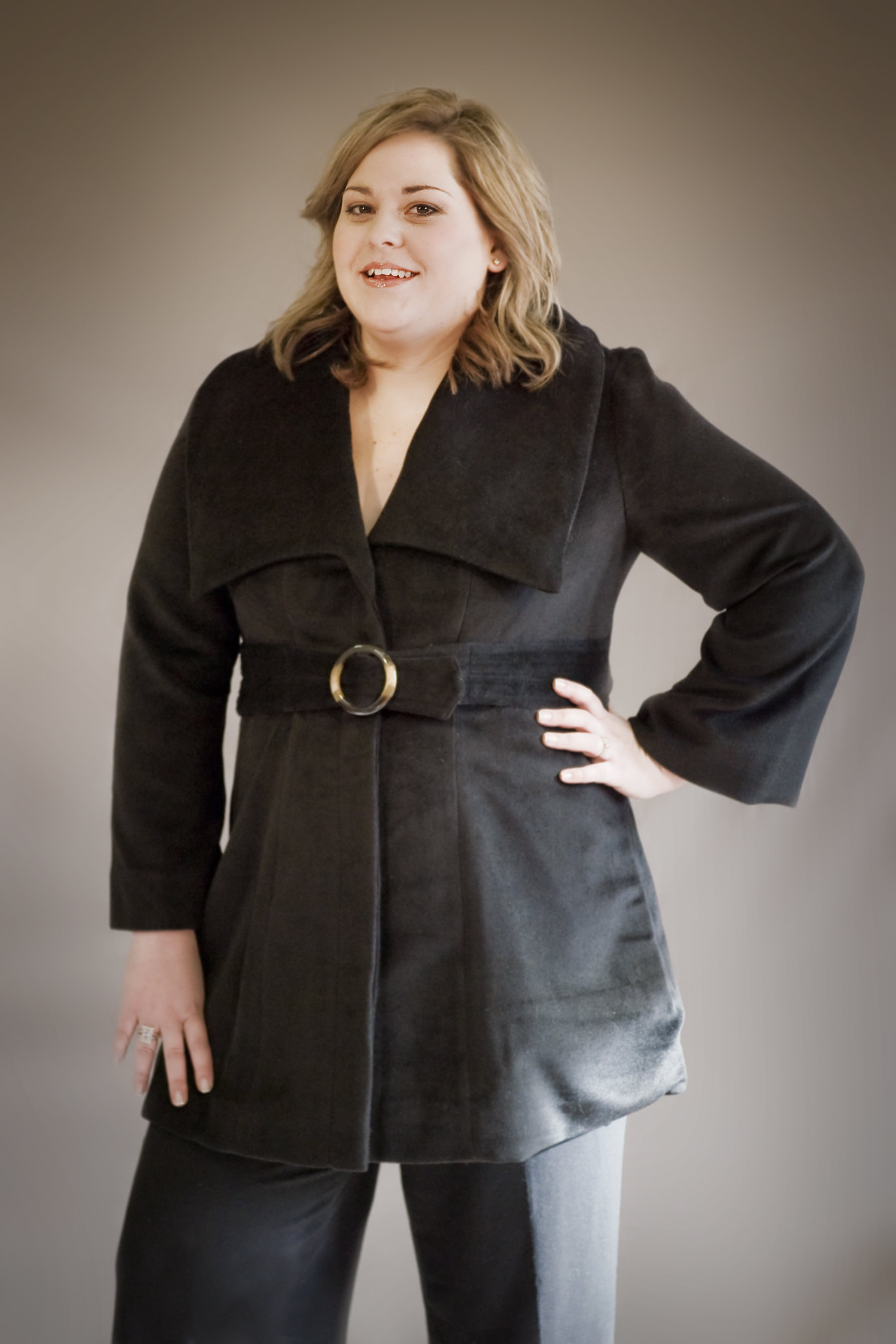 Czarne płaszcze zimowe plus size – najciekawsze propozycje