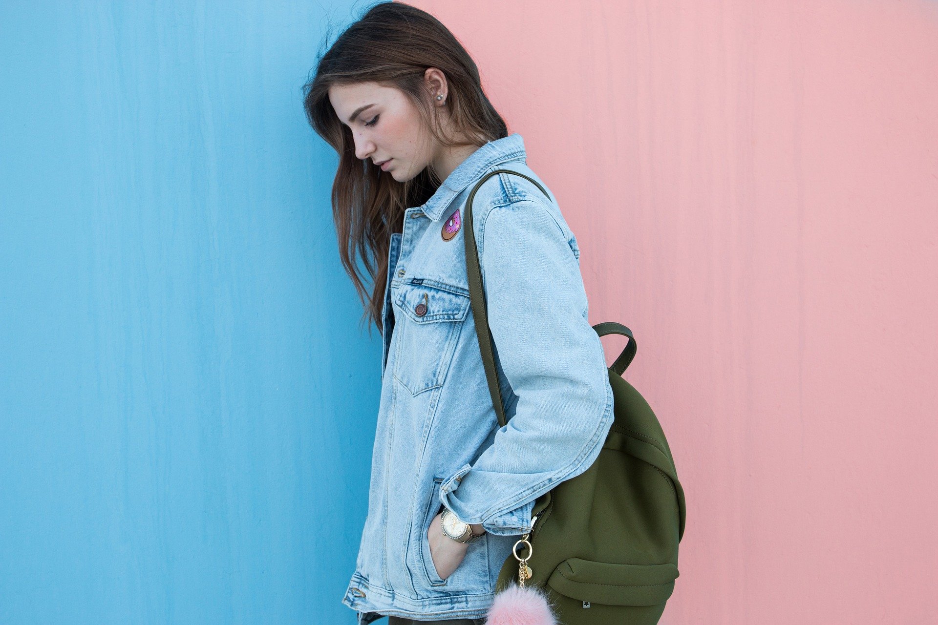 Kurtka jeansowa – must have każdej kobiety