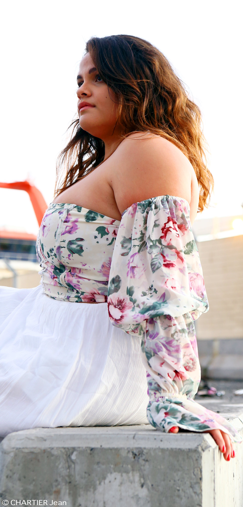 Letnie stylizacje i kwiatowy wzór – najciekawsze propozycje ubrań plus size